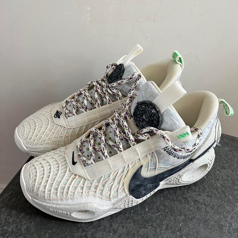 Nike Space Cosmic Unity